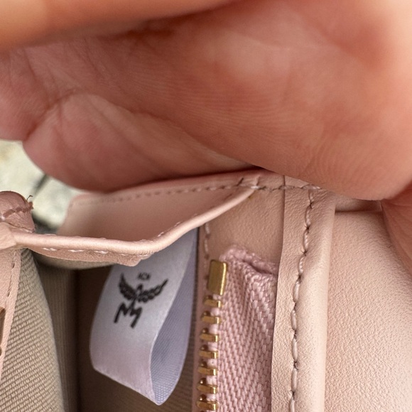 MCM NWOT Soft Pink Leather Bifold Wallet Embossed Logo Made in Korea - Picture 11 of 14